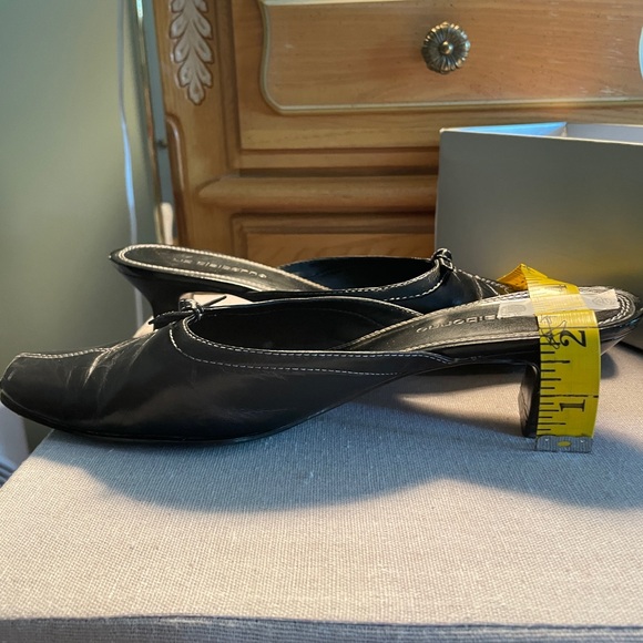 Black leather mule slide with kitten heel - Liz Claiborne Oppose - Picture 4 of 5